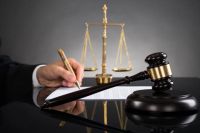 Spór o status Izby Dyscyplinarnej - adwokat może uniknąć kary
